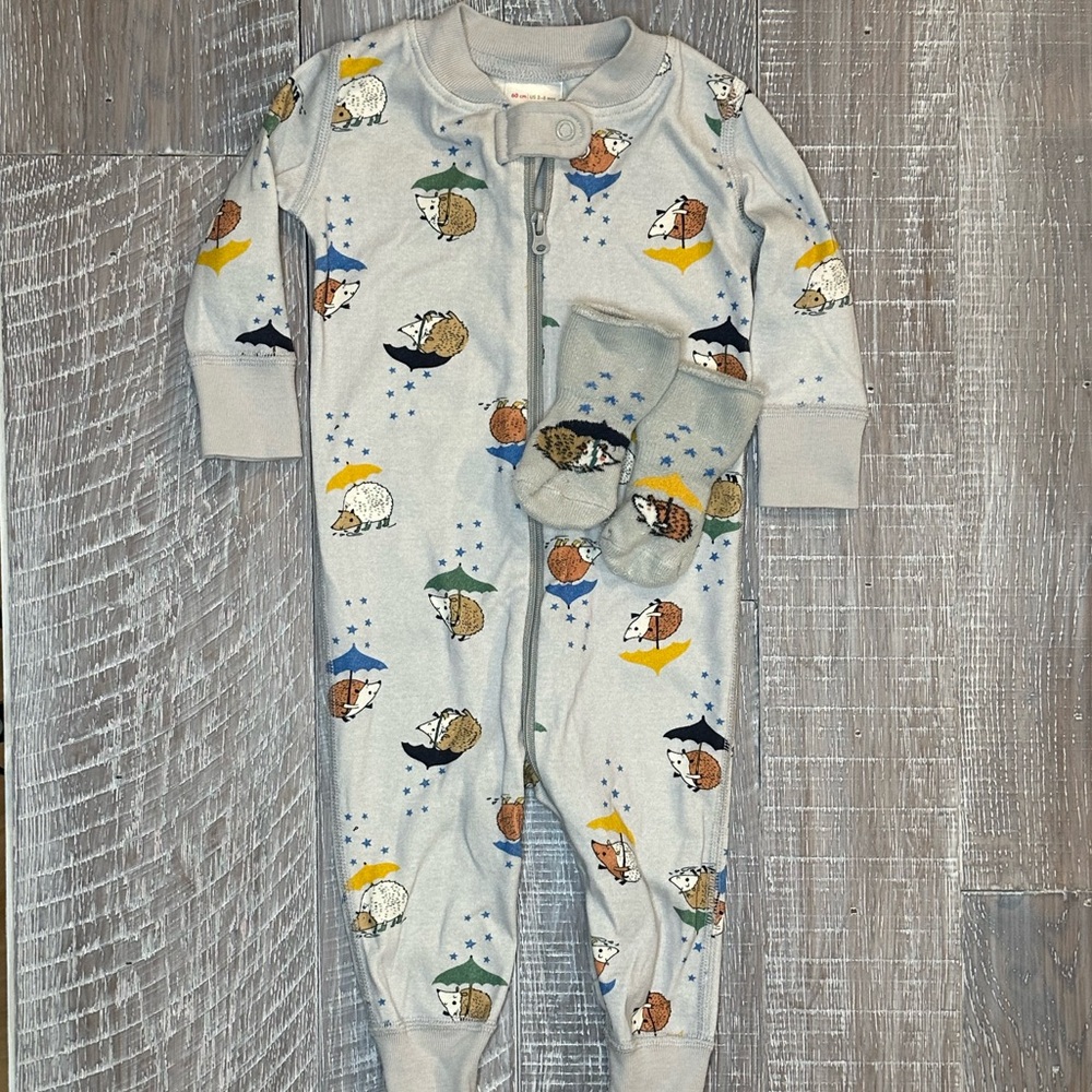 Hanna Andersson Hedgehog Print Sleep Onesie with Matching Sleep Socks